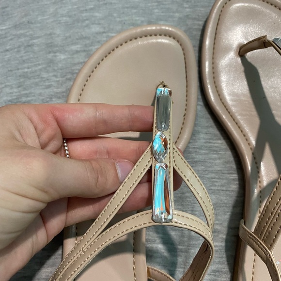 Fioni Sandals. Size 6 - Picture 5 of 6